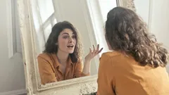 心理学的に見ると、なぜ一部の人は声に出して独り言を言うのか？