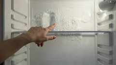 冷蔵庫に氷ができるのはなぜ？ 余計な霜取りをせずに防ぐ方法