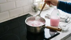 洗濯用柔軟剤を大さじ1杯の重曹で煮沸する：その目的と使用方法。