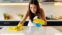 プラスチック製品の傷を消す:日用品の見た目を元どおりきれいに戻す5つの方法